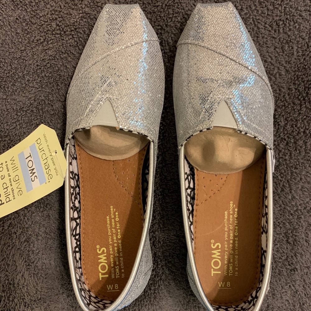NWT Toms- Silver Size 8